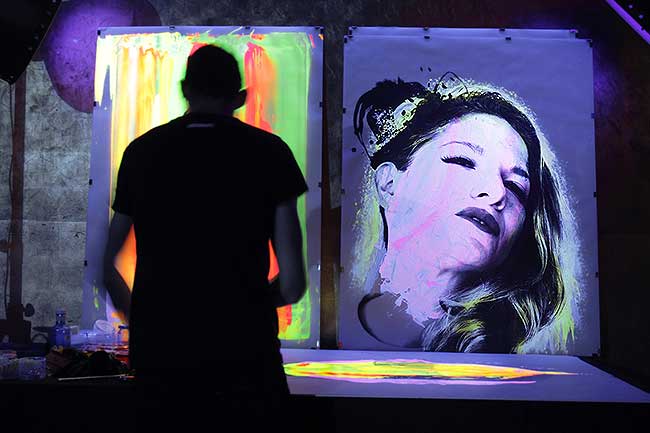 Blacklight live Painting by Beo Beyond at Shoko Club Barcelona